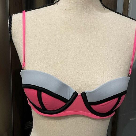 Victoria’s Secret Bikini Top  - Picture 1 of 3